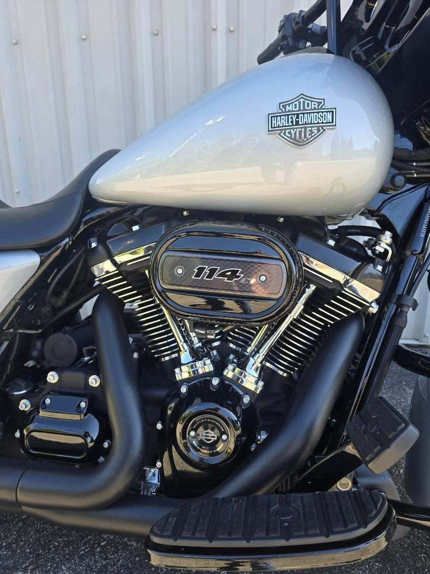 2023 Harley-Davidson Street Glide Special [2]